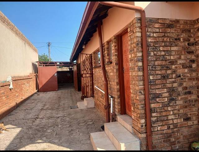 3 BEDROOM HOUSE FOR SALE IN SOSHANGUVE BB